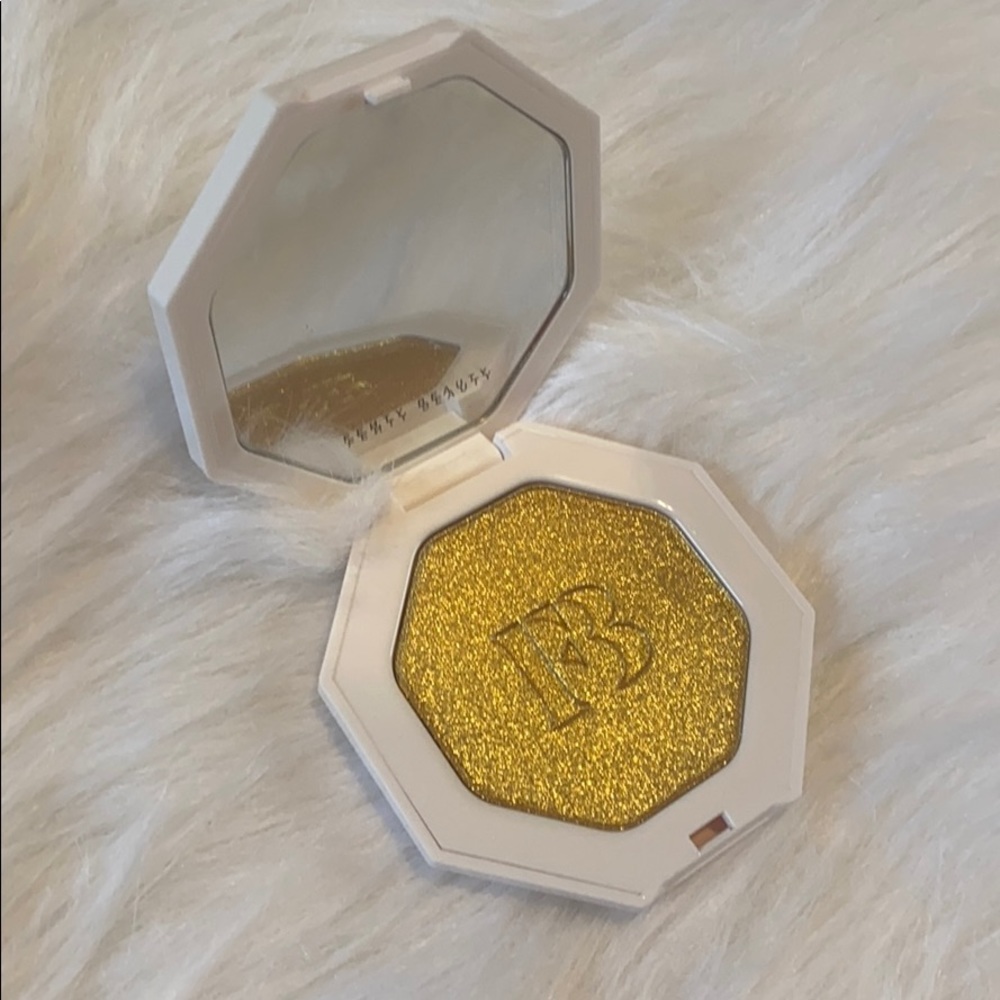 Fenty Beauty highlighter
